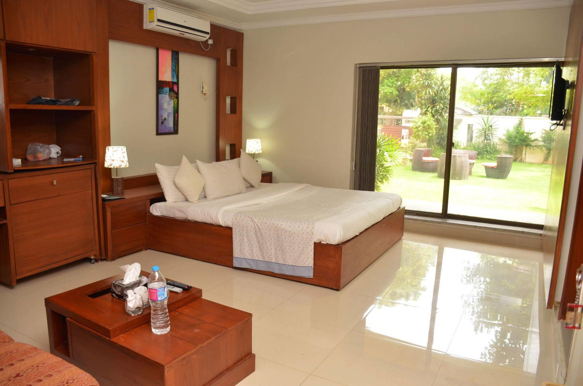 Gofas Lodge Исламабад Екстериор снимка