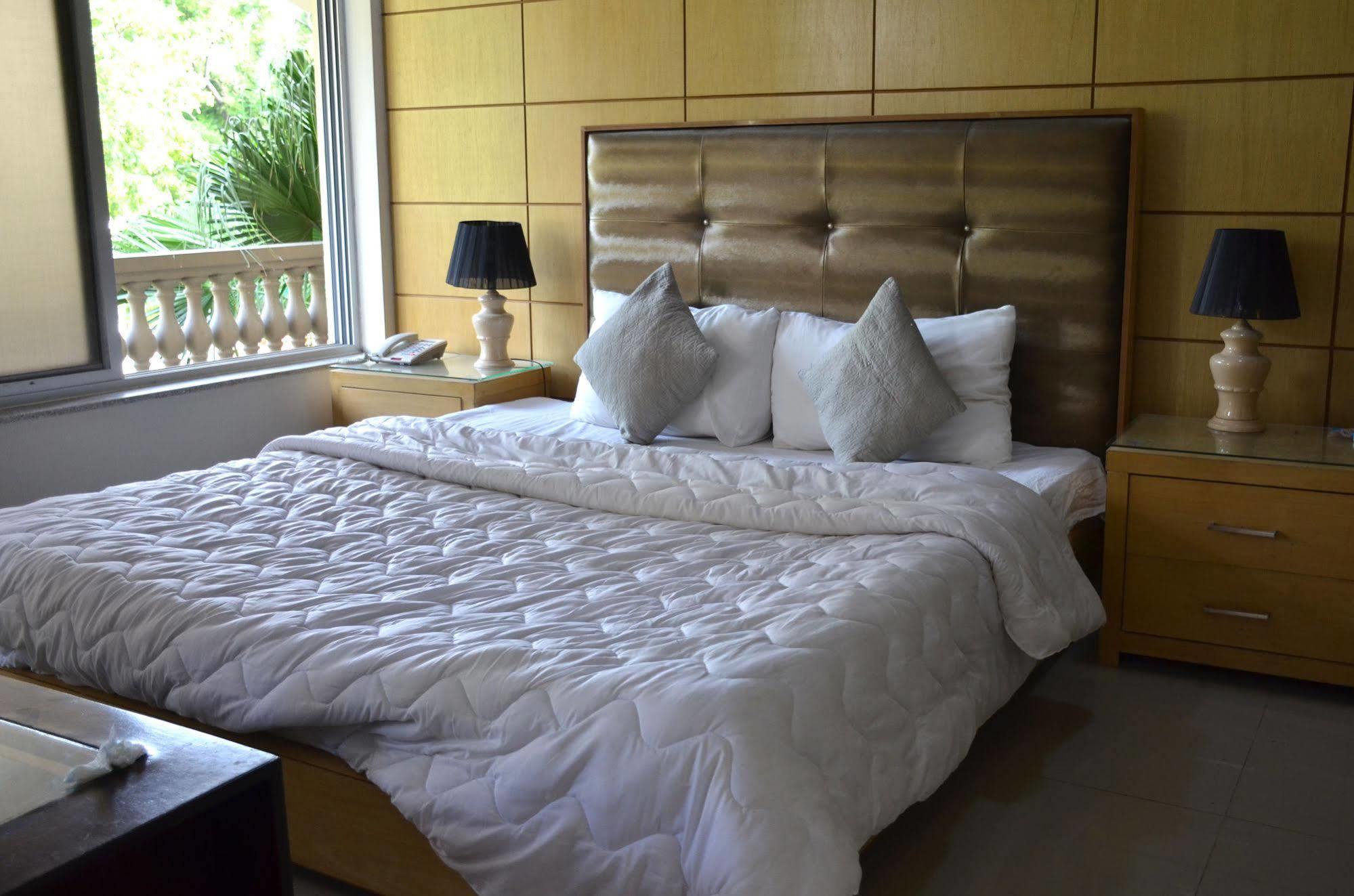 Gofas Lodge Исламабад Екстериор снимка